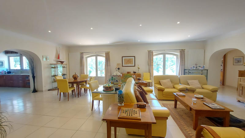 Villa - 285 m² - 6 pièces