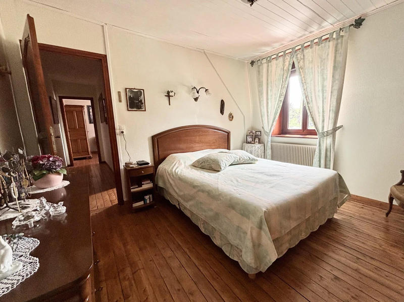 Maison traditionnelle - 209 m² - 8 pièces