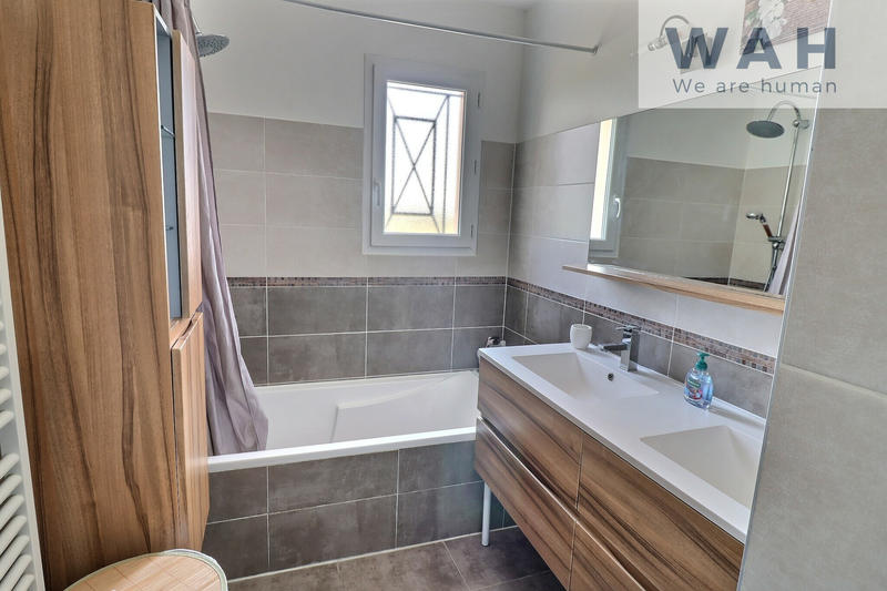 Villa - 90 m² - 4 pièces