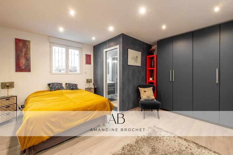 Maison - 170 m² - 8 pièces