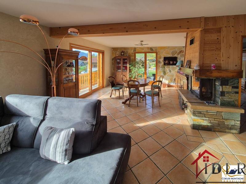 Maison traditionnelle - 168 m² - 5 pièces