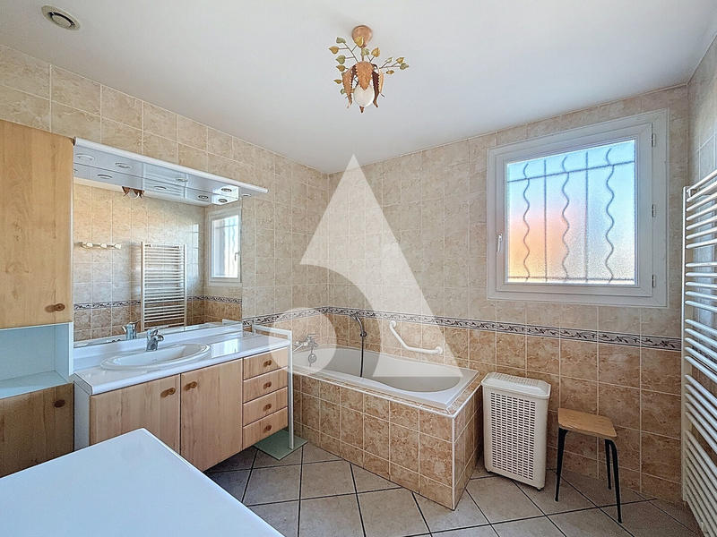 Maison - 191 m² - 7 pièces