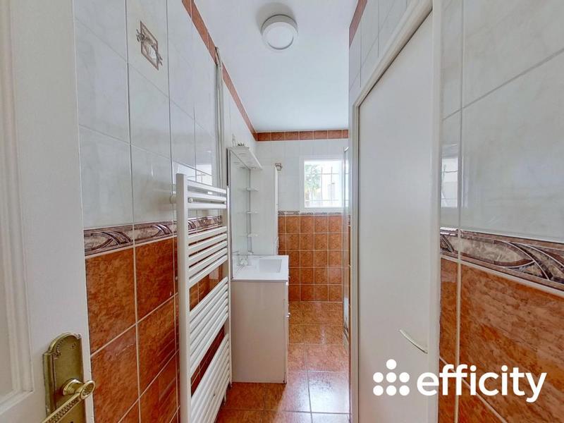 Maison - 186 m² - 8 pièces