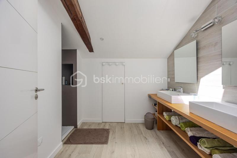 Demeure - 293 m² - 9 pièces