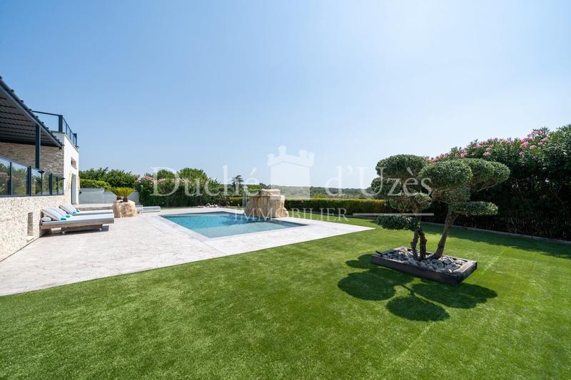 Maison - 300 m² - 9 pièces