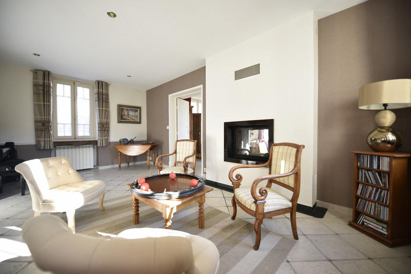 Maison - 237 m² - 9 pièces