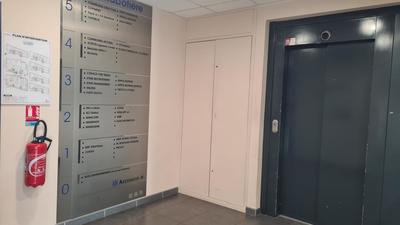 Bureau - 74 m² - 2 pièces