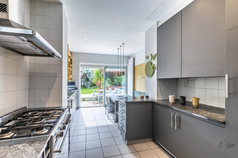 Maison - 289 m² - 10 pièces