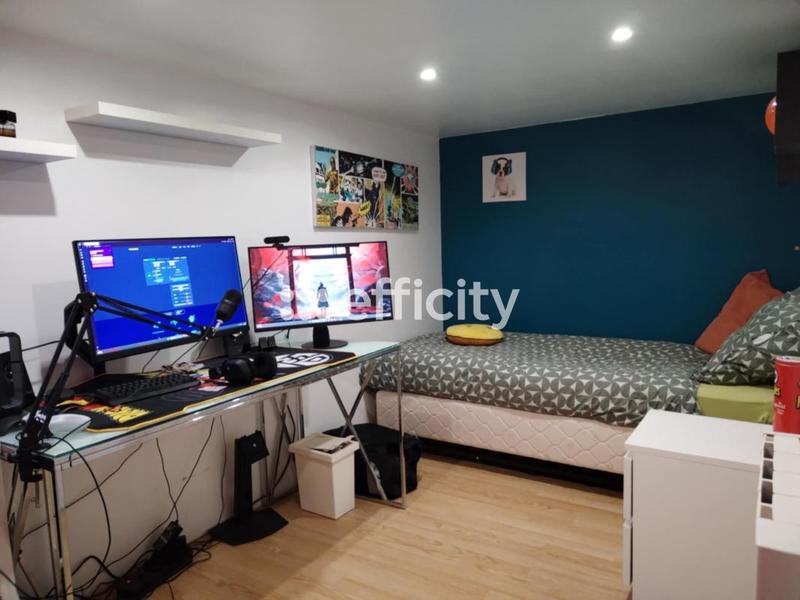 Maison - 210 m² - 8 pièces