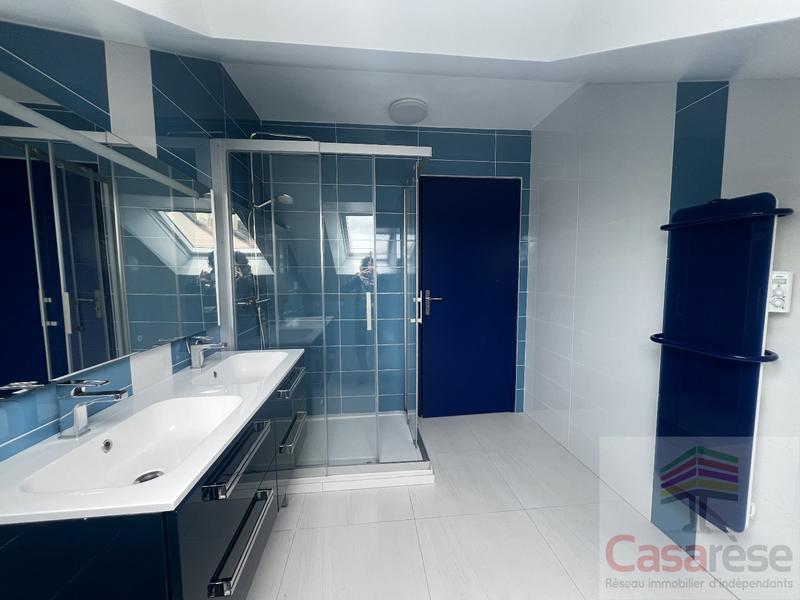 Maison - 220 m² - 7 pièces