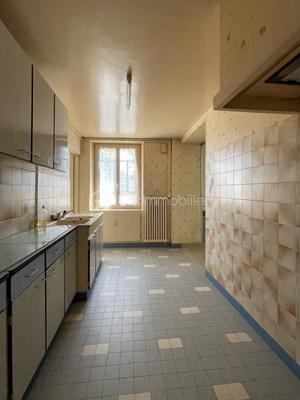 Maison - 180 m² - 7 pièces