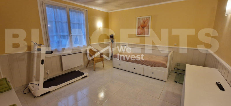 Maison - 244 m² - 10 pièces