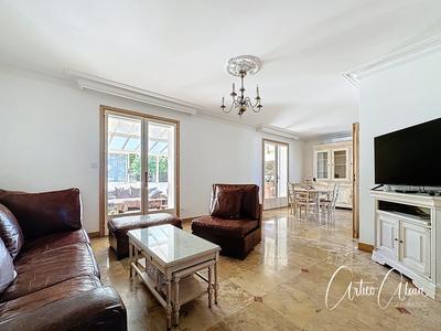 Maison - 220 m² - 7 pièces