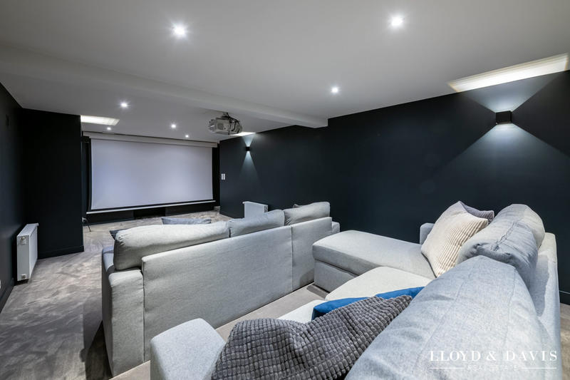 Maison - 326 m² - 8 pièces