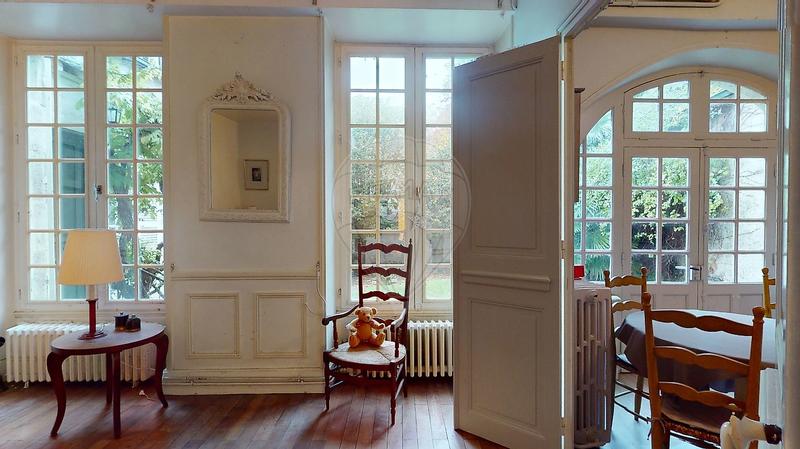 Propriété - 420 m² - 14 pièces