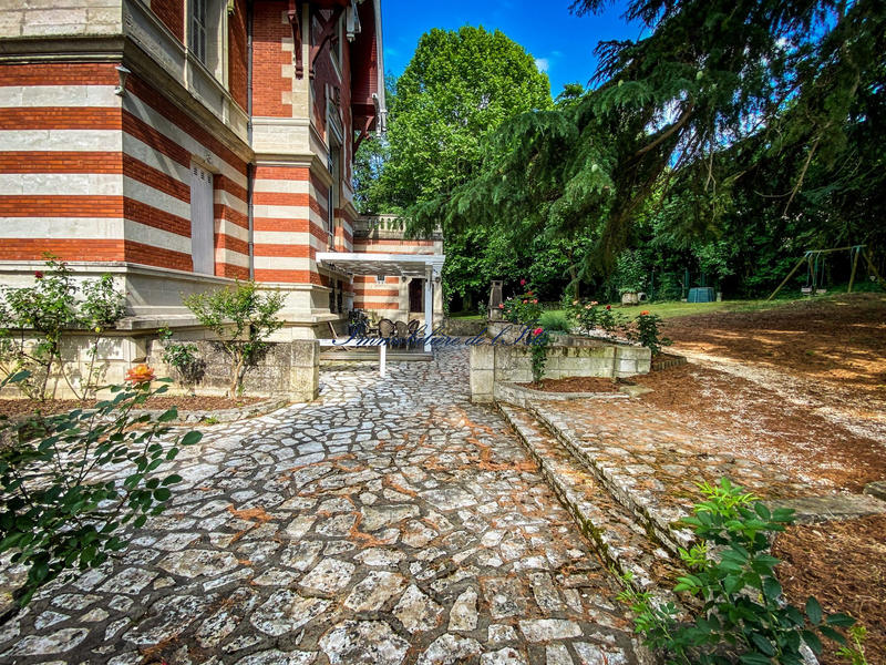 Maison - 440 m² - 14 pièces