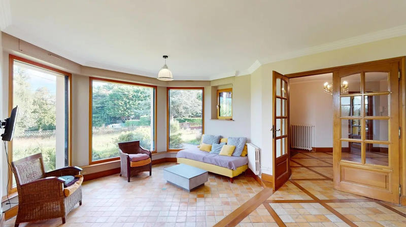 Maison - 280 m² - 10 pièces