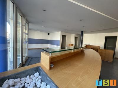 Local d'activités - 200 m² - 4 pièces