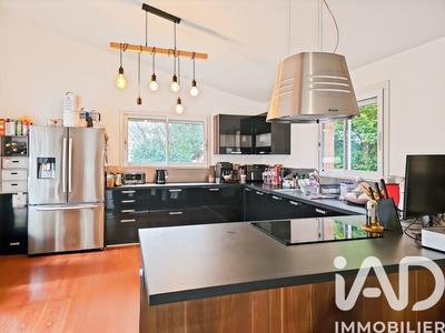 Maison - 185 m² - 9 pièces