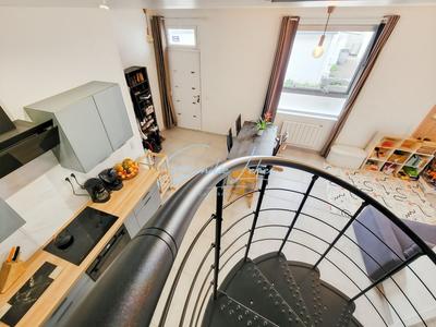 Immeuble - 92 m² - 6 pièces