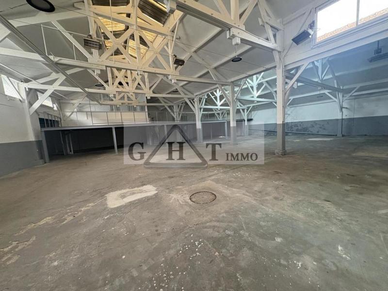 Entrepôt - 874 m²