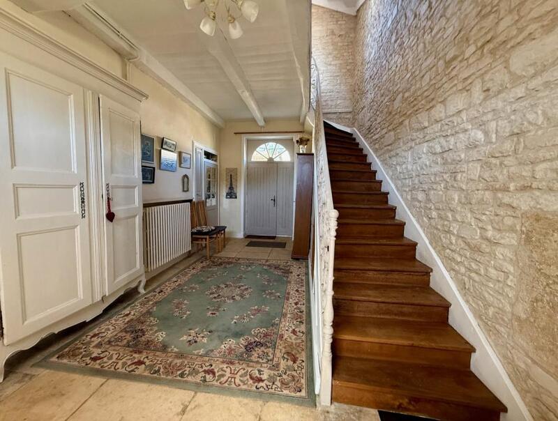 Maison - 233 m² - 7 pièces