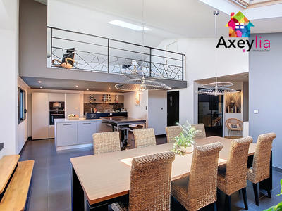 Loft - 171 m² - 8 pièces