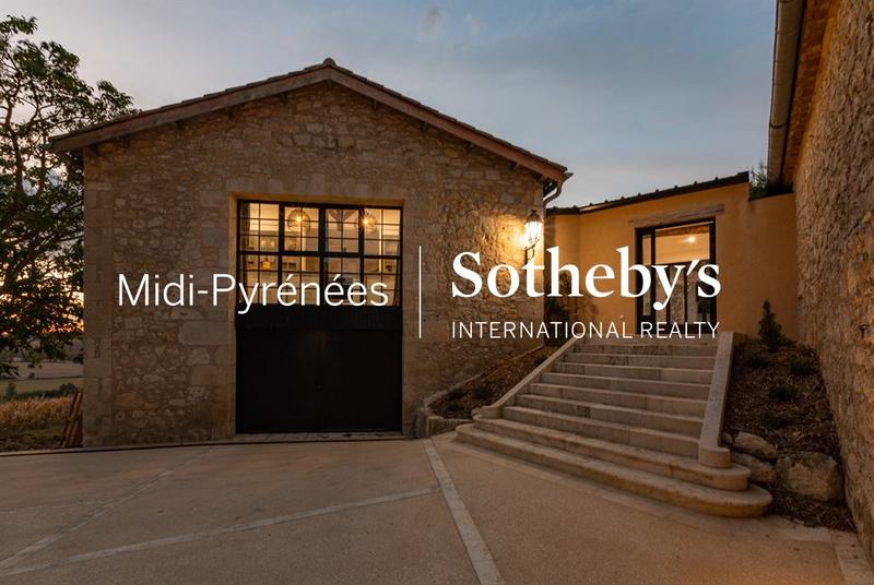 Maison - 420 m² - 9 pièces