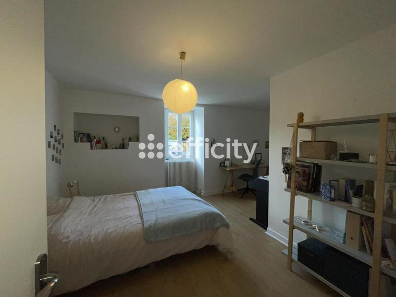 Maison - 240 m² - 7 pièces