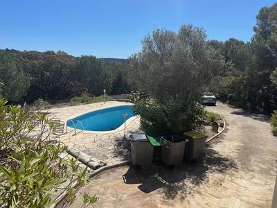 Maison traditionnelle - 250 m² - 12 pièces