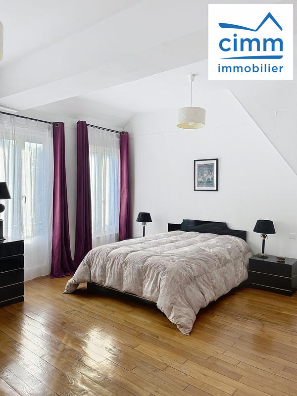 Maison traditionnelle - 159 m² - 4 pièces