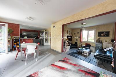 Maison - 180 m² - 7 pièces