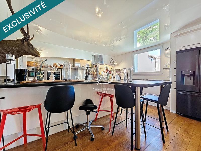 Maison - 280 m² - 12 pièces