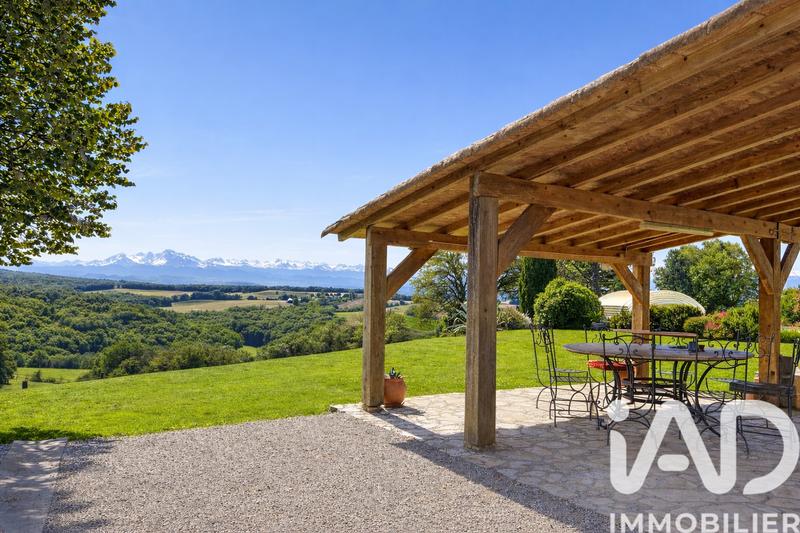 Maison - 660 m² - 16 pièces