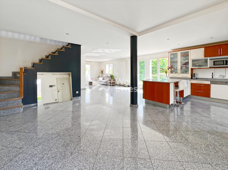 Maison - 180 m² - 6 pièces