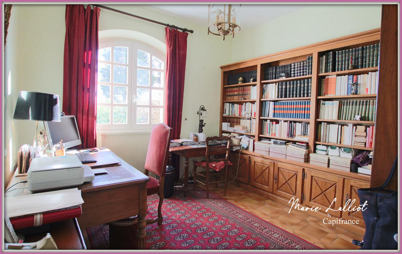 Maison - 343 m² - 12 pièces