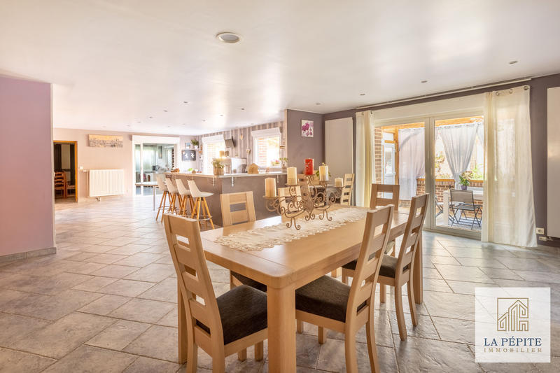 Maison - 216 m² - 6 pièces