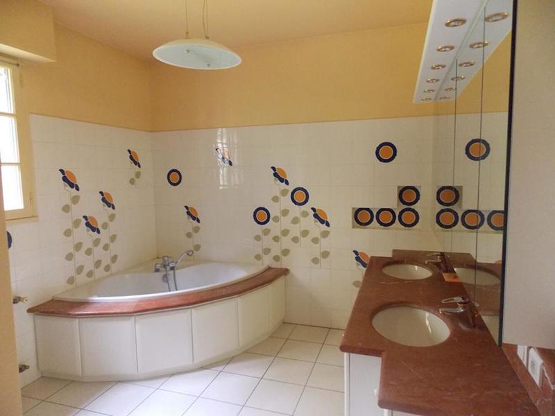 Maison - 230 m² - 8 pièces