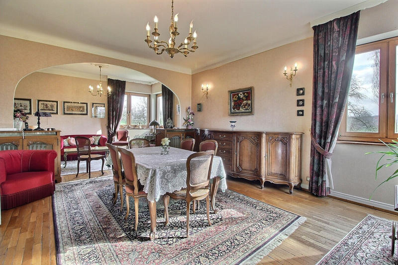 Maison - 222 m² - 8 pièces