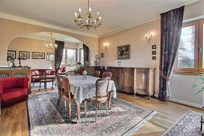 Maison - 222 m² - 8 pièces