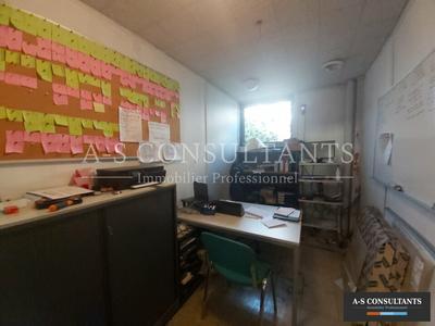 Entrepôt - 1 250 m²