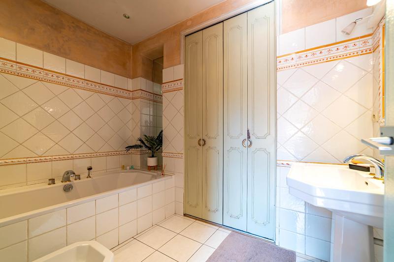 Maison - 274 m² - 10 pièces