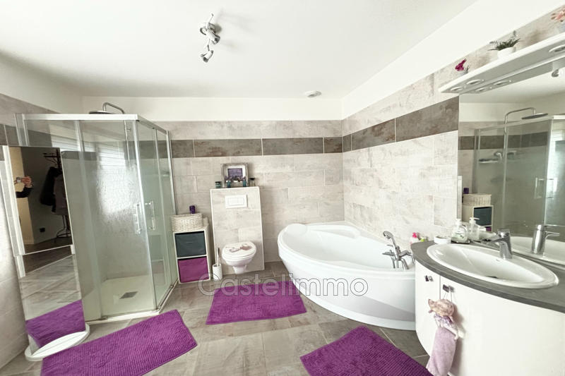 Maison - 370 m² - 10 pièces