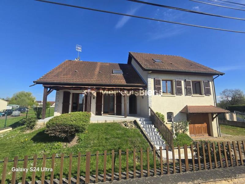 Maison - 166 m² - 9 pièces