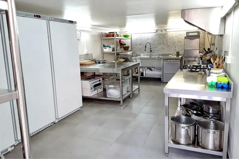 Propriété - 660 m² - 20 pièces