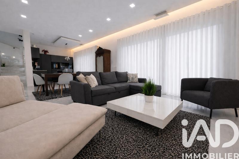 Maison - 140 m² - 5 pièces