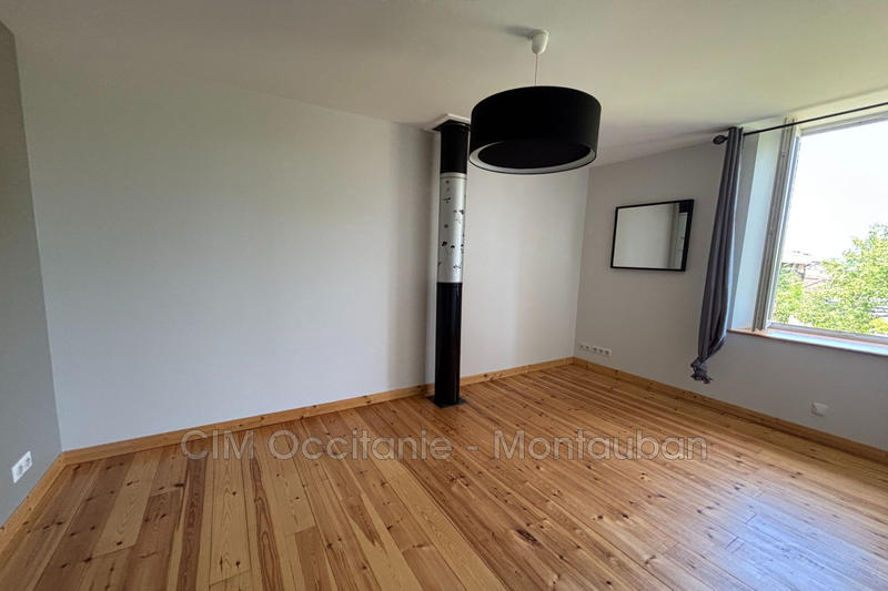 Maison - 1 555 m² - 10 pièces