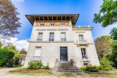 Maison - 300 m² - 10 pièces