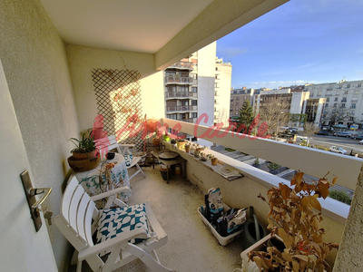 Appartement - 93 m² - 5 pièces