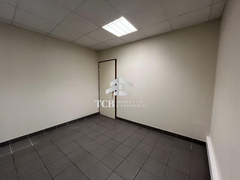 Local d'activités - 334 m²